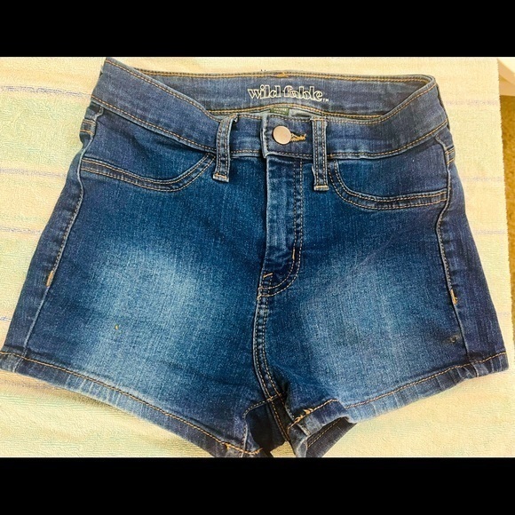 BRAND NWOT Junior’s Size 00/24R High Waisted Wild Fable Jean Shorts - Picture 1 of 2